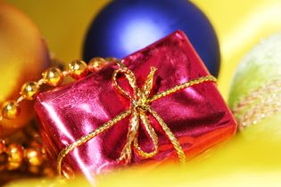 Jak rozliczyć wydatki na prezenty świąteczne sfinansowane z bieżących środków